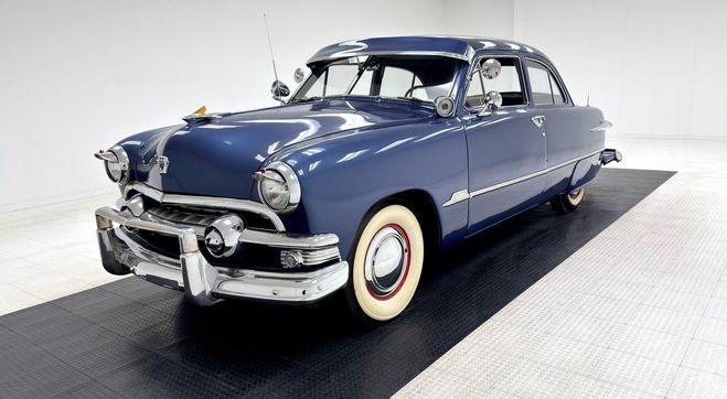 Ford Custom Deluxe Bleu de 1951