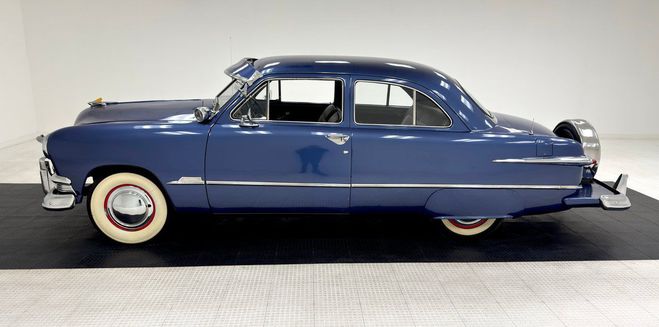 Ford Custom Deluxe Bleu de 1951