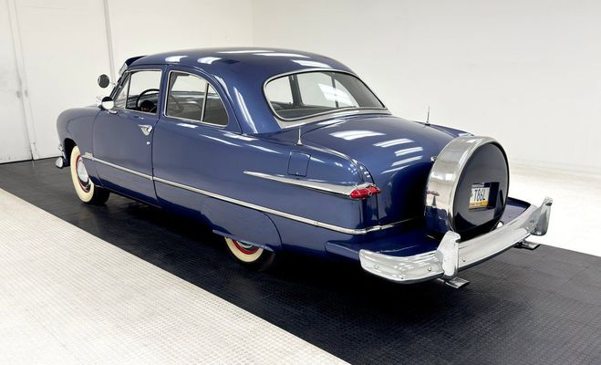 Ford Custom Deluxe Bleu de 1951
