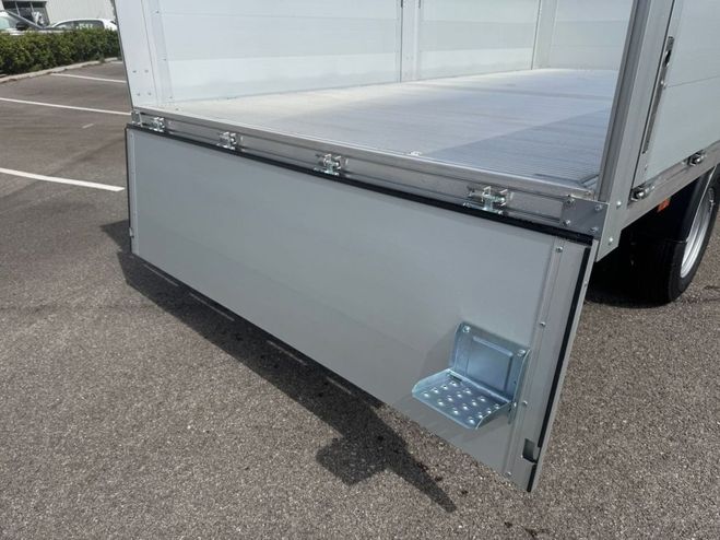 Iveco Daily PLATEAU 35C18 A8 180CV 3L ALUMINIUM 4M Blanc de 2025