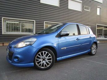  Voir d&eacute;tails -Renault Clio 1.5l dci 105 ch gt 5 portes bv6 &agrave;  La Ciotat (13)