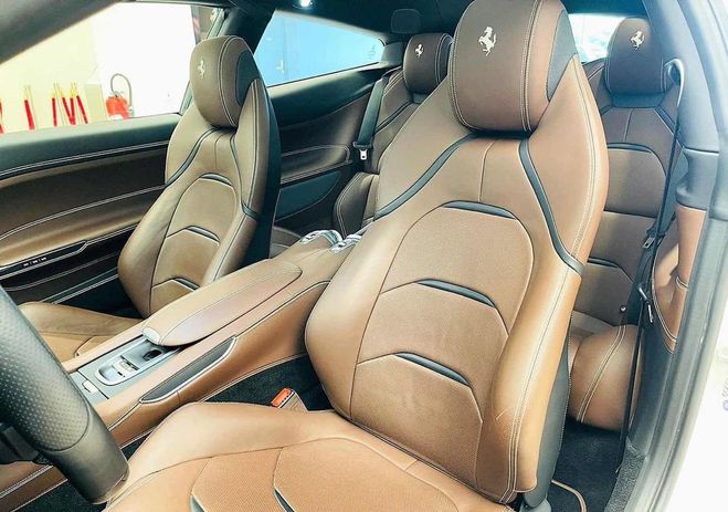 Ferrari GTC4 Lusso GTC4Lusso T 3.9i 32V V8 BI-TURBO Blanc de 2019
