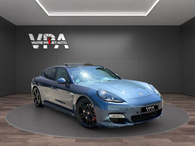 Porsche Panamera Turbo � 4.8 V8 � 500 ch � Sport Chrono � Bleu de 2010