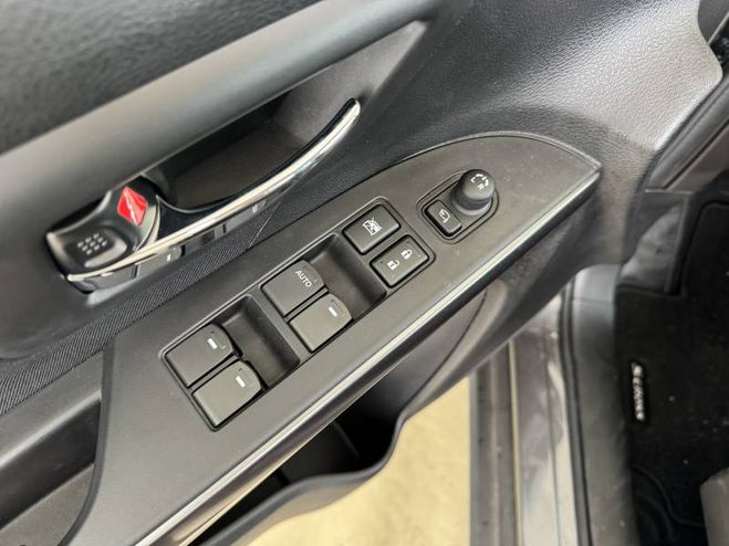 Suzuki SX4 1.5 Dualjet Hybrid Auto Privil�ge gris de 2024