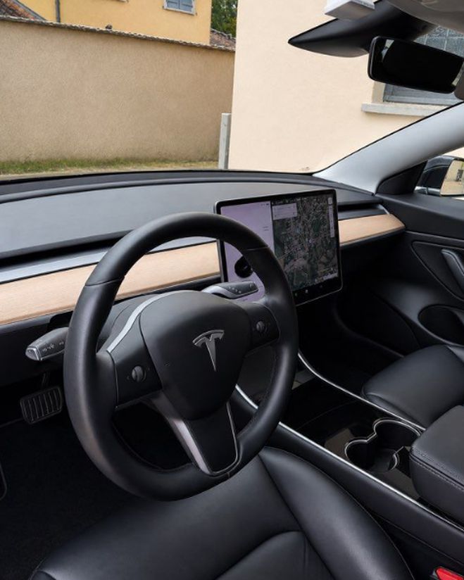 Tesla Model 3 Standard Range Plus de 2019 noir de 2019