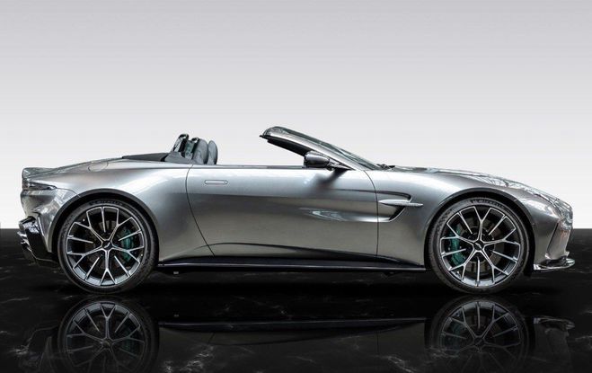Aston martin V8 Vantage Carbone  de 2025