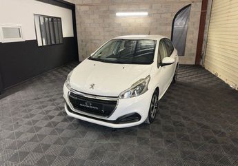  Voir d&eacute;tails -Peugeot 208 1.6 BLUEHDI 100CH STYLE 5P GARANTIE 60 M &agrave; Ollioules (83)