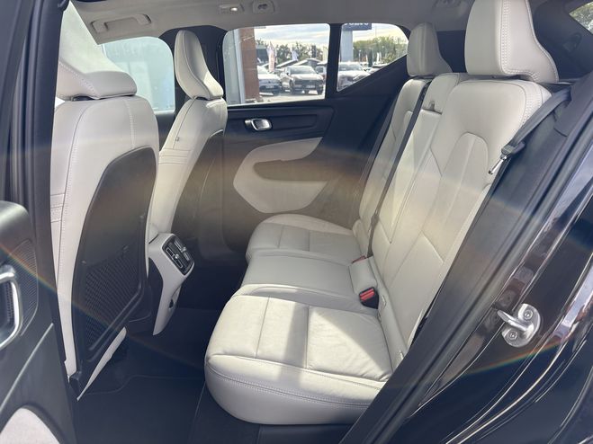 Volvo XC40 XC40 B4 197 ch DCT7 Ultimate 5p Black de 2022