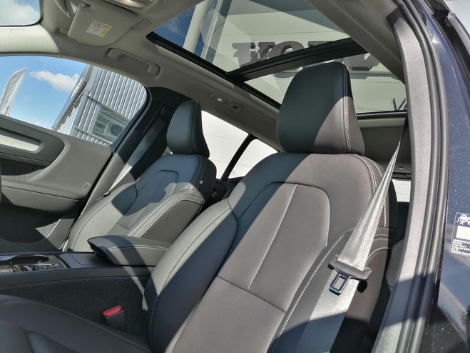 Volvo XC40 XC40 B3 163 ch DCT7 Ultra 5p Black de 2025