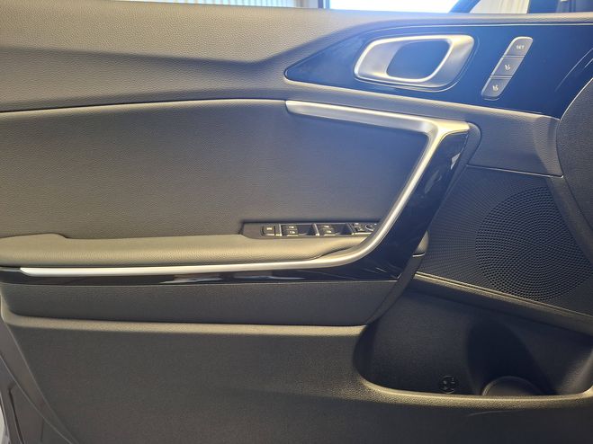 Kia Ceed CEED 1.5 T-GDi 140 ch DCT7 GT-line 5p Gris de 2025