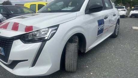 Peugeot 208 AFFAIRE 1.2 75CH S&S PREMIUM 2022 d'occasion a Gardonne (24)