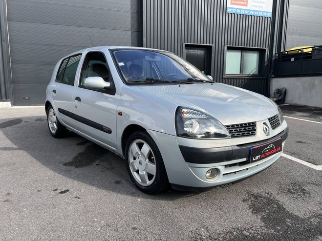 Renault Clio II (B/C65) 1.6 16v 110ch Privil�ge 5p GRIS de 2001