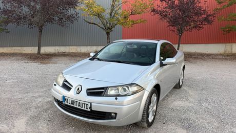 Renault Megane II Coup� Cabriolet 1.6 i 16V 111 cv Bon 2009 d'occasion a Rodez (12)