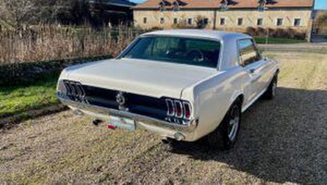 Ford Mustang 1967 coupe v8 Wimbledon White, Capot Noir de 1963