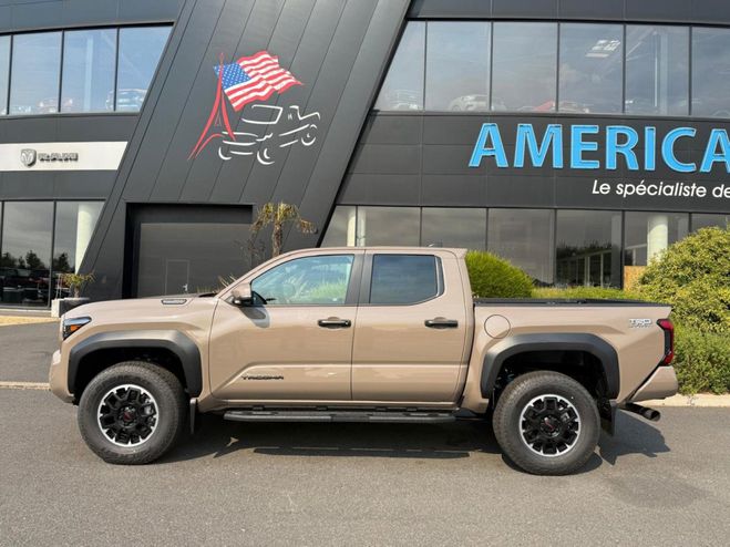 Toyota Tacoma TRD OFF ROAD PREMIUM HYBRIDE MARRON de 2026
