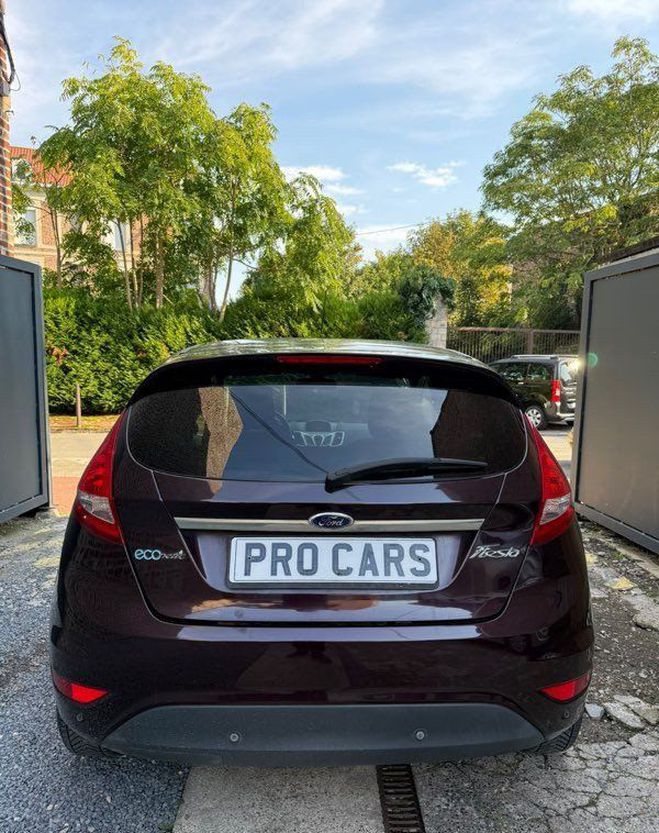 Ford Fiesta 1.6 tdci 95 ch ? 124 000 km 5 portes gar Autre de 2010