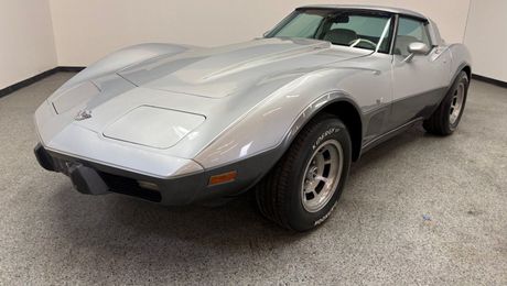 Chevrolet Corvette Silver Anniversary Edition 1978 d'occasion a Paris (75)