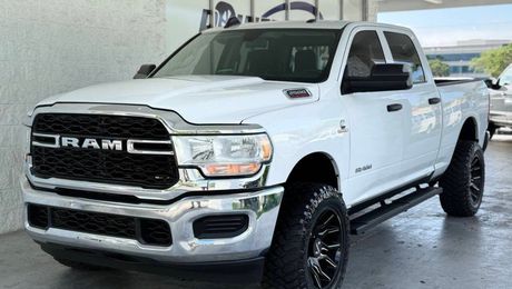 Dodge Ram 2500 Tradesman 4x4 4dr Crew Cab 6.3 ft. 2020 d'occasion a Paris (75)