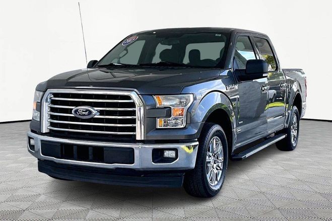 Ford F150 F-150 XLT 4x2 4dr SuperCrew 6.5 ft. SB Gris de 2017