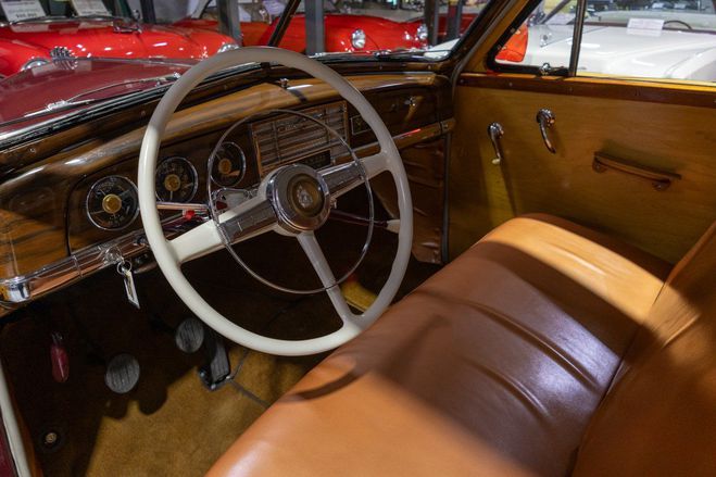 Plymouth Special Deluxe Station Wagon Woody Rouge de 1949