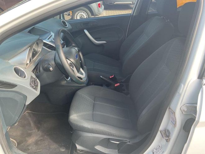 Ford Fiesta 1.6 TDCi 95 FAP Titanium Blanc de 2011