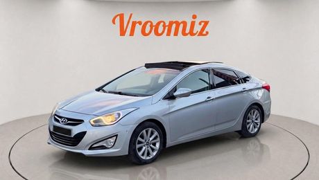 Hyundai I40 1.7 crdi 16v 136cv pack prenium toit ouv 2012 d'occasion a Magny-en-Vexin (95)