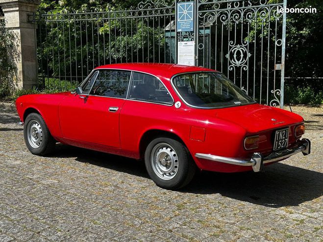 Alfa romeo GT 1300 junior excellent etat Rouge de 1975