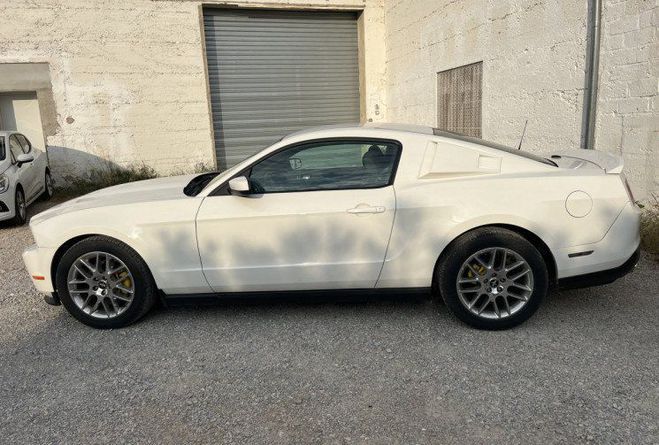 Ford Mustang V 3.7 V6 BVA 310 cv / HOMOLOGUEE FRANCE  BLANC de 2011