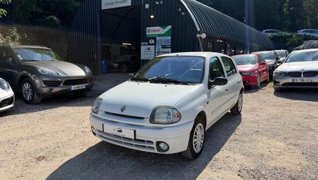Renault Clio II 1.2 i 60cv Aliz� 2�me main 2000 d'occasion a Sathonay-Camp (69)