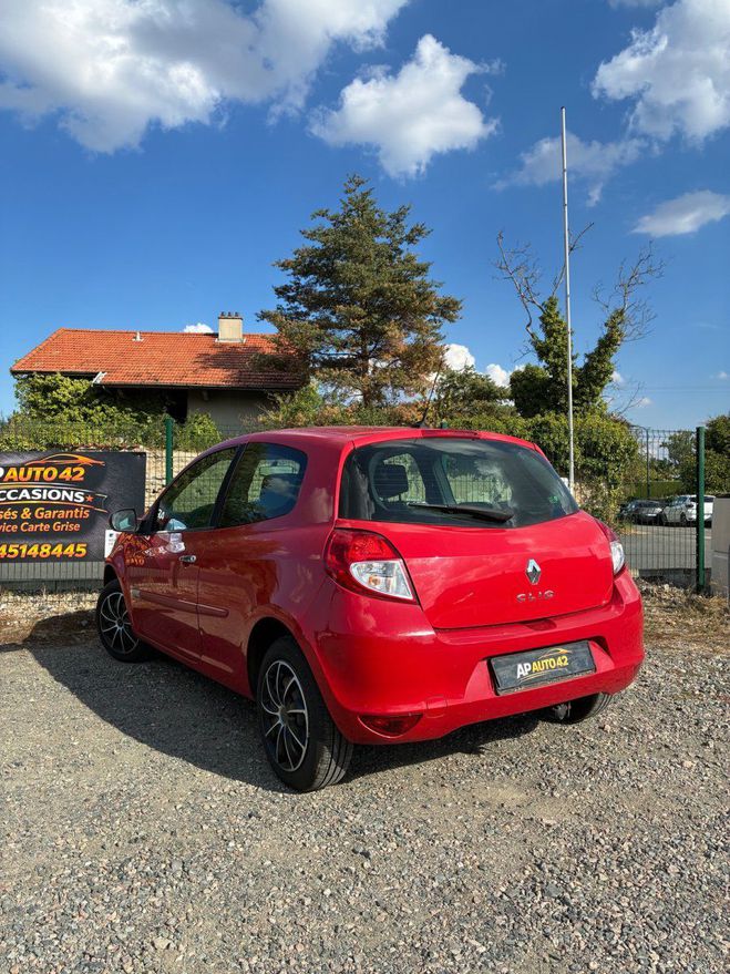 Renault Clio III 1,2 75CH DYNAMIQUE Rouge de 2010