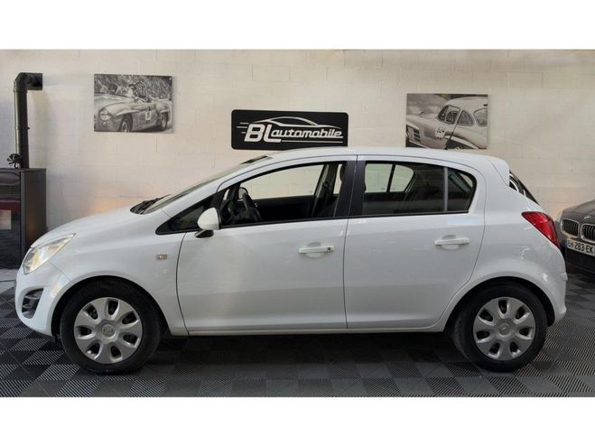 Opel Corsa 1.2i Edition 70ch - Volant et si�ges cha BLANC de 2012