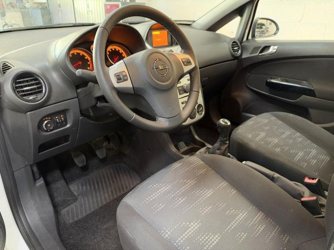 Opel Corsa 1.2i Edition 70ch - Volant et si�ges cha BLANC de 2012