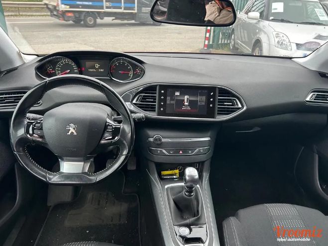 Peugeot 308 II (2) 1.2 L 130 S&S ALLURE BUSINESS Rouge de 2017