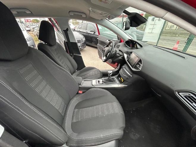 Peugeot 308 II (2) 1.2 L 130 S&S ALLURE BUSINESS Rouge de 2017