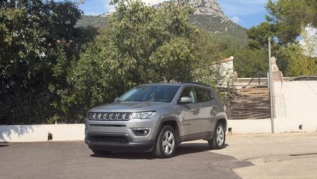 Jeep Compass 2.0 CRD Longitude BOITE AUTO CARPLAY 2018 d'occasion a Mennecy (91)