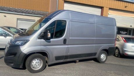 Peugeot Boxer L2H2 2.2 BLUEHDI 165CH FINITION ASPHALT 2021 d'occasion a Yssingeaux (43)