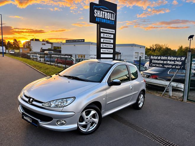 Peugeot 206 1.4 16v 90ch 5ch Quiksilver 3Portes 5Pla GRIS de 2004