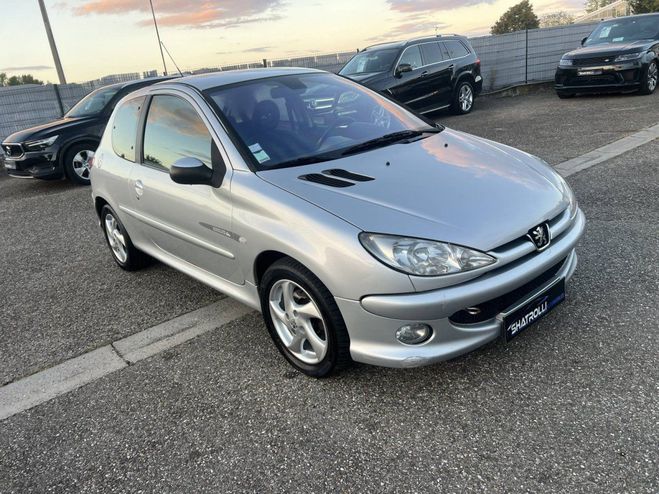 Peugeot 206 1.4 16v 90ch 5ch Quiksilver 3Portes 5Pla GRIS de 2004
