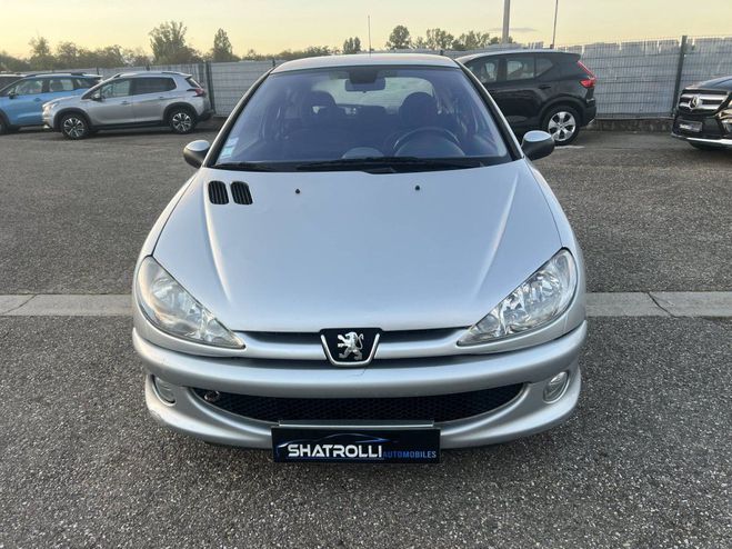 Peugeot 206 1.4 16v 90ch 5ch Quiksilver 3Portes 5Pla GRIS de 2004