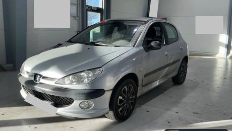 Peugeot 206 1.6L XT 2004 d'occasion a Deuil-la-Barre (95)