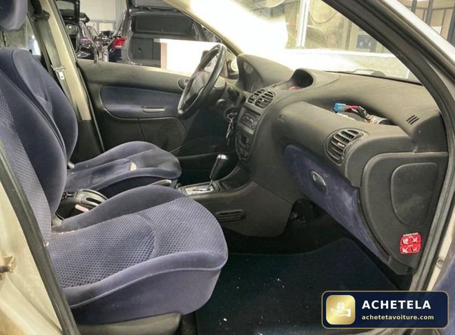 Peugeot 206 1.6L XT Gris de 2004