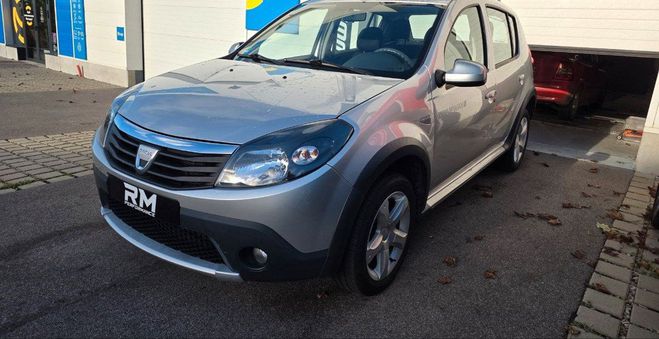 Dacia Sandero stepway 1.6 essence ? 2010 seulement 83  Gris de 2010