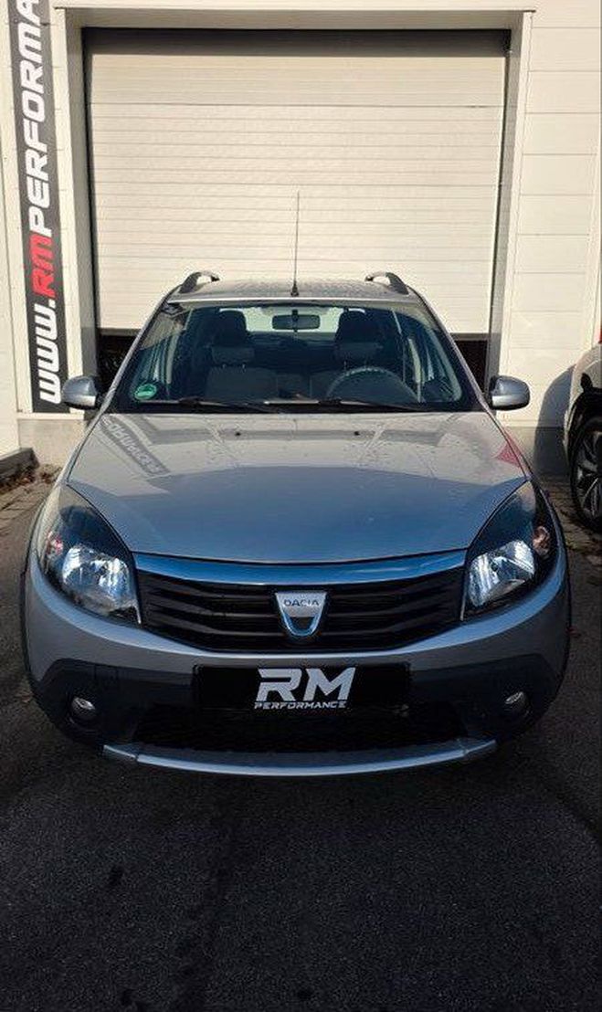 Dacia Sandero stepway 1.6 essence ? 2010 seulement 83  Gris de 2010