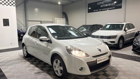 Renault Clio III 5 Portes Phase 2 1.6 i 16V 128 cv 2009 d'occasion a Chanceaux-sur-Choisille (37)