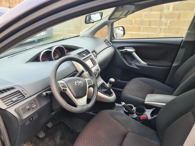 Toyota Verso 2.0 D4D 125 SKYVIEW CONNECT Gris de 2011