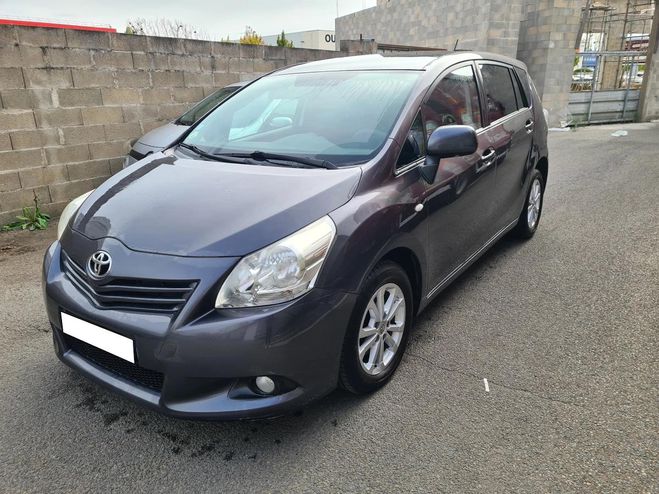 Toyota Verso 2.0 D4D 125 SKYVIEW CONNECT Gris de 2011