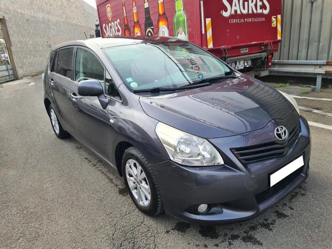 Toyota Verso 2.0 D4D 125 SKYVIEW CONNECT Gris de 2011
