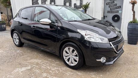 Peugeot 208 1.2i PureTech 12V - 82 Active 2015 d'occasion a  Le Muy (83)