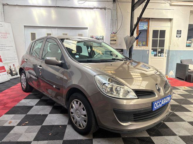 Renault Clio III 1.5 DCI 85CH EXPRESSION 5P Beige de 2008