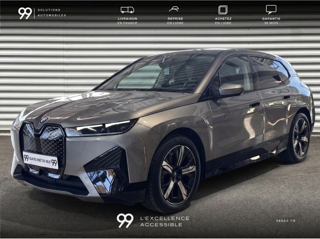 BMW IX xDrive 40 Pack Sport _ 1�re main_ 2023_  GRIS de 2023